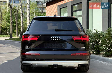 Внедорожник / Кроссовер Audi Q7 2017 в 