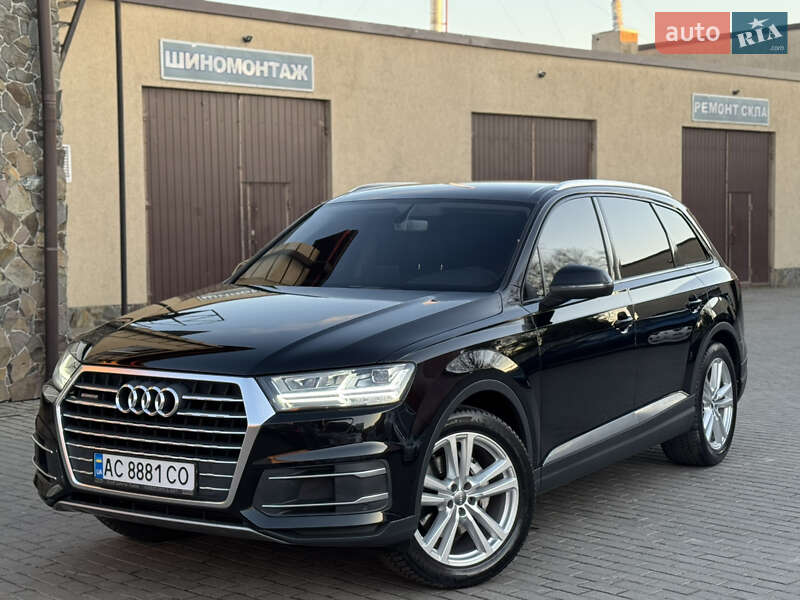 Позашляховик / Кросовер Audi Q7 2015 в 