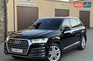 Позашляховик / Кросовер Audi Q7 2015 в 