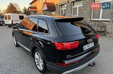 Позашляховик / Кросовер Audi Q7 2015 в 