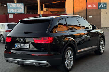Позашляховик / Кросовер Audi Q7 2015 в 