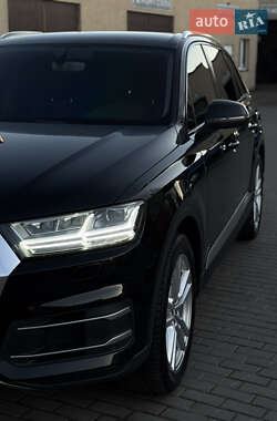 Позашляховик / Кросовер Audi Q7 2015 в 