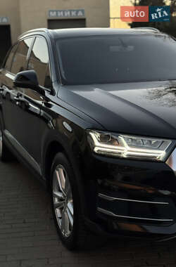 Позашляховик / Кросовер Audi Q7 2015 в 
