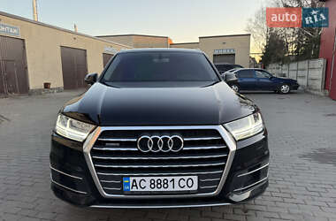 Позашляховик / Кросовер Audi Q7 2015 в 