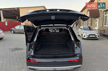 Позашляховик / Кросовер Audi Q7 2015 в 