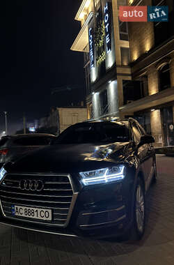 Позашляховик / Кросовер Audi Q7 2015 в 