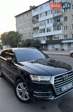 Позашляховик / Кросовер Audi Q7 2015 в 