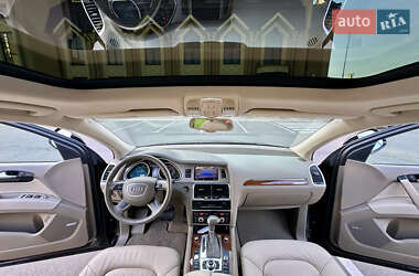 Внедорожник / Кроссовер Audi Q7 2015 в 