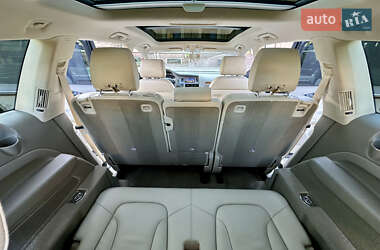 Внедорожник / Кроссовер Audi Q7 2015 в 
