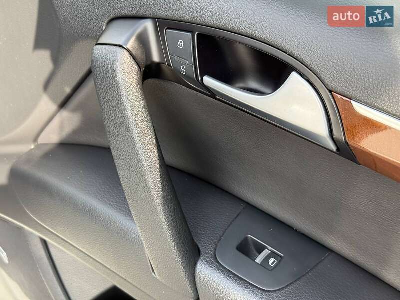 Внедорожник / Кроссовер Audi Q7 2015 в Ровно