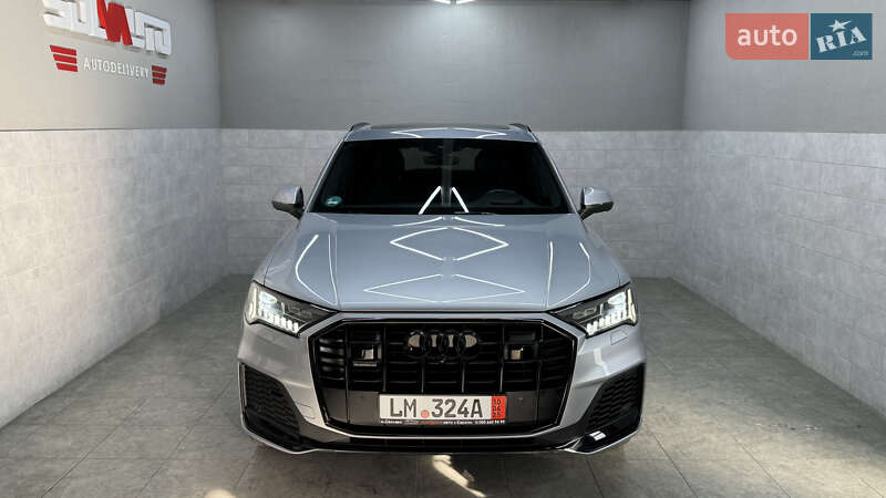 Позашляховик / Кросовер Audi Q7 2020 в Сваляві