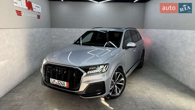 Позашляховик / Кросовер Audi Q7 2020 в Сваляві