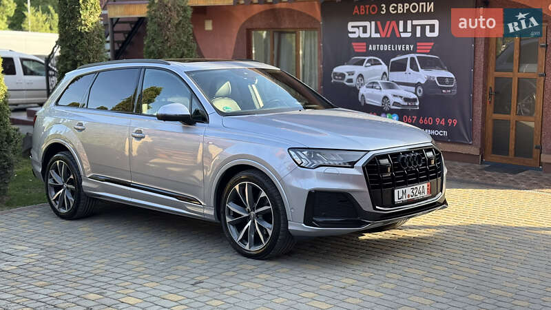 Позашляховик / Кросовер Audi Q7 2020 в Сваляві