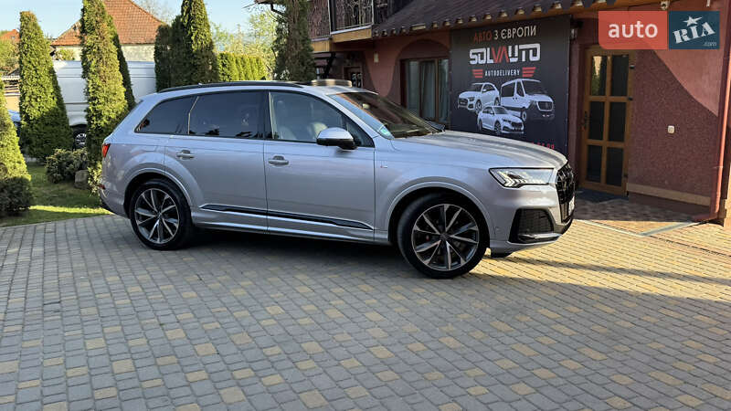 Позашляховик / Кросовер Audi Q7 2020 в Сваляві
