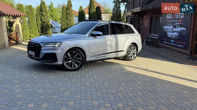 Позашляховик / Кросовер Audi Q7 2020 в Сваляві