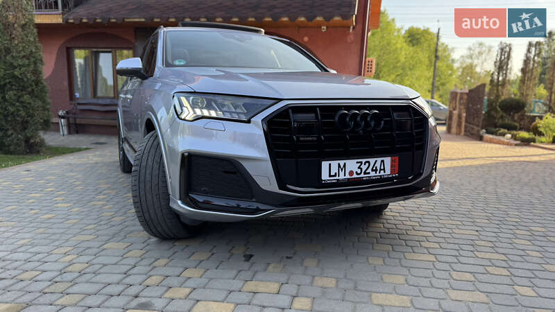 Позашляховик / Кросовер Audi Q7 2020 в Сваляві