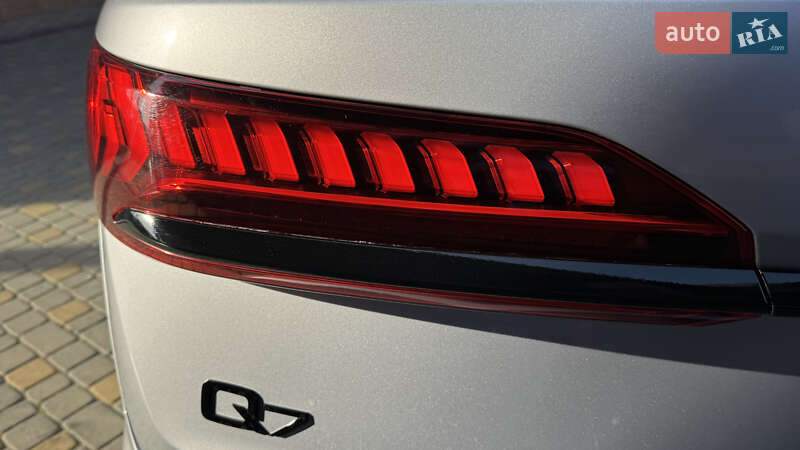 Позашляховик / Кросовер Audi Q7 2020 в Сваляві