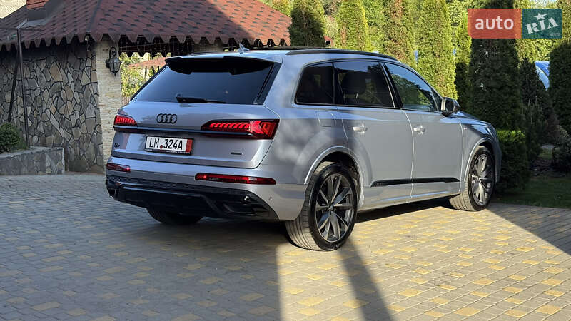 Позашляховик / Кросовер Audi Q7 2020 в Сваляві