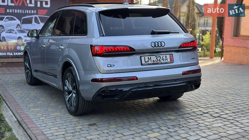 Позашляховик / Кросовер Audi Q7 2020 в Сваляві