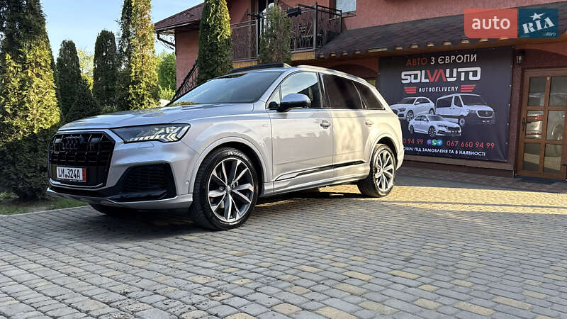 Позашляховик / Кросовер Audi Q7 2020 в Сваляві