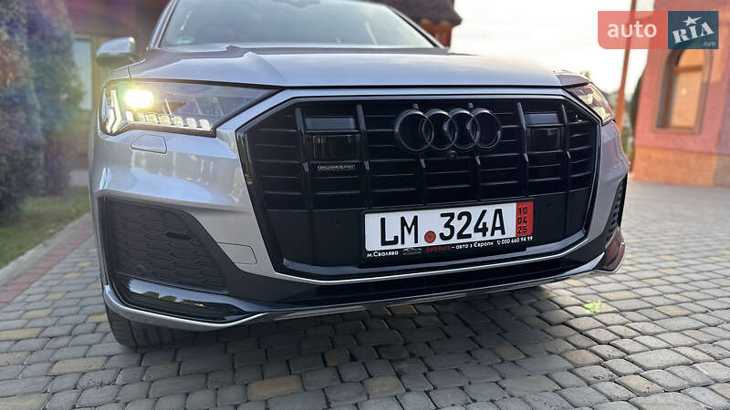 Позашляховик / Кросовер Audi Q7 2020 в Сваляві