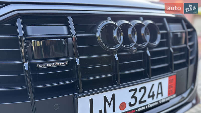 Позашляховик / Кросовер Audi Q7 2020 в Сваляві