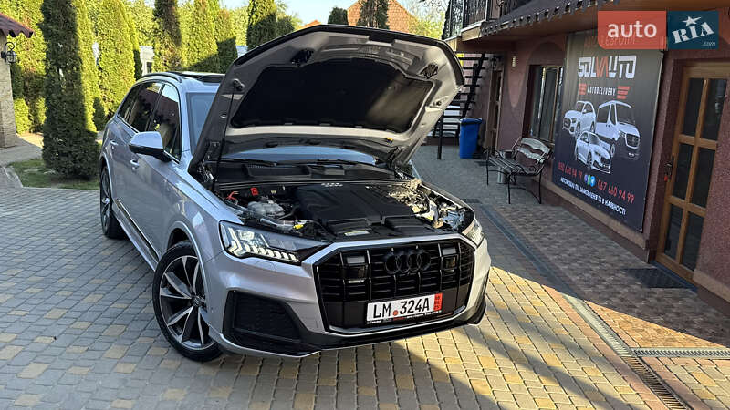 Позашляховик / Кросовер Audi Q7 2020 в Сваляві