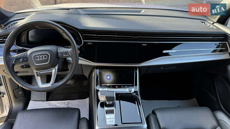 Позашляховик / Кросовер Audi Q7 2020 в Сваляві