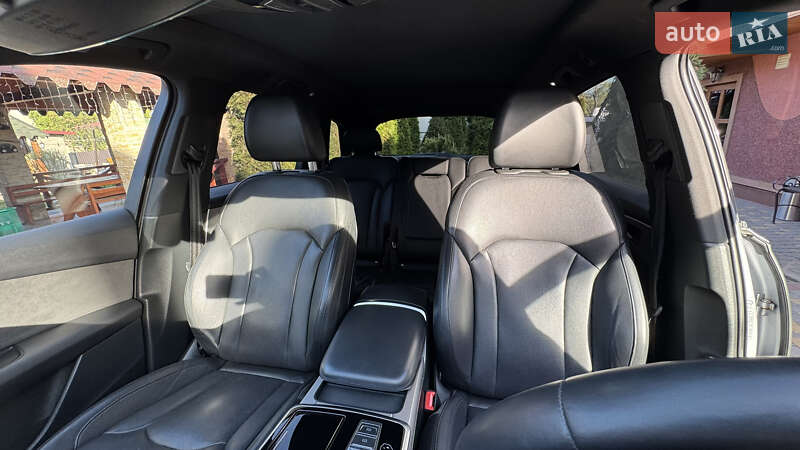 Позашляховик / Кросовер Audi Q7 2020 в Сваляві