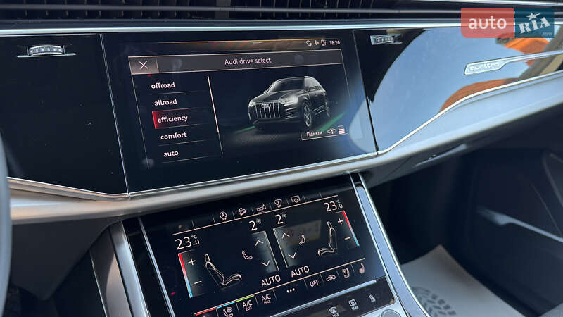 Позашляховик / Кросовер Audi Q7 2020 в Сваляві