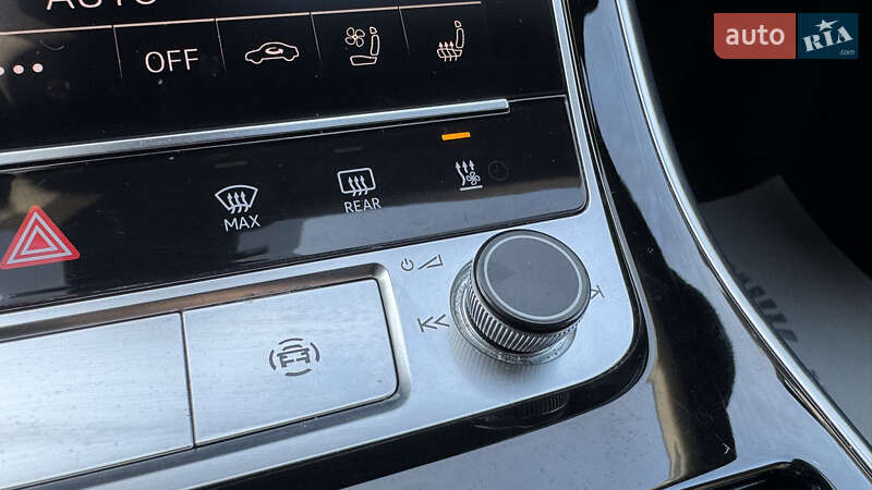 Позашляховик / Кросовер Audi Q7 2020 в Сваляві