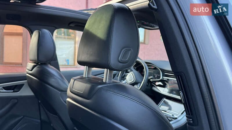 Позашляховик / Кросовер Audi Q7 2020 в Сваляві
