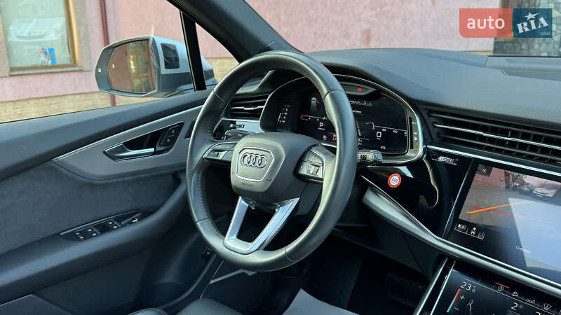 Позашляховик / Кросовер Audi Q7 2020 в Сваляві