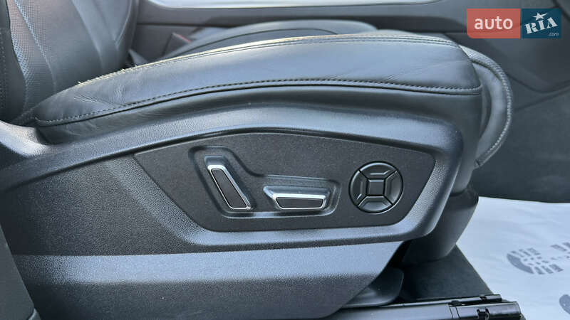 Позашляховик / Кросовер Audi Q7 2020 в Сваляві