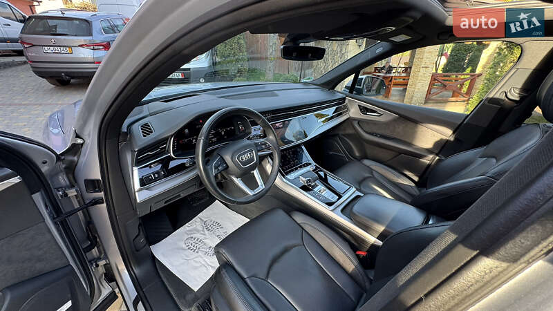 Позашляховик / Кросовер Audi Q7 2020 в Сваляві