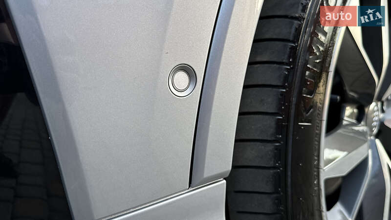 Позашляховик / Кросовер Audi Q7 2020 в Сваляві