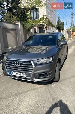 Позашляховик / Кросовер Audi Q7 2017 в 