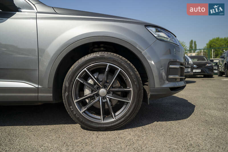 Внедорожник / Кроссовер Audi Q7 2016 в Киеве