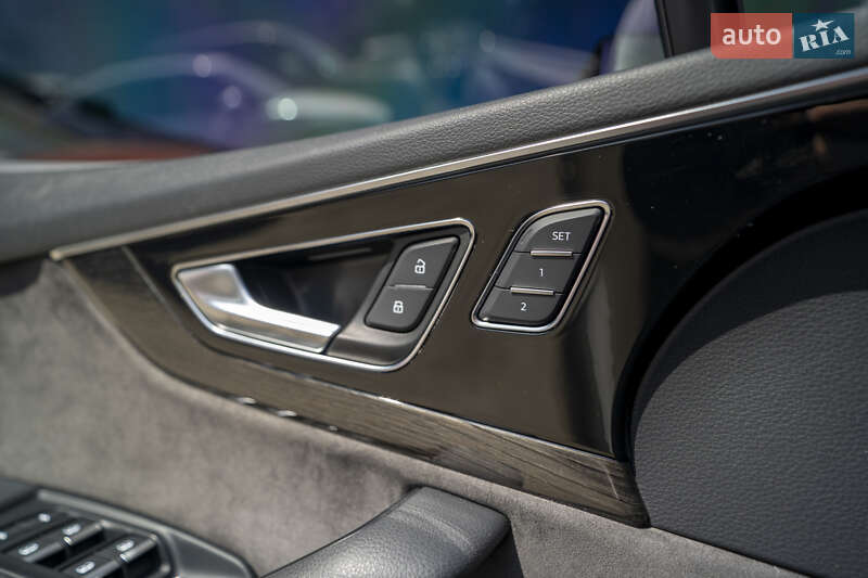 Внедорожник / Кроссовер Audi Q7 2016 в Киеве