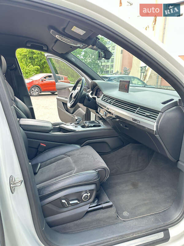 Внедорожник / Кроссовер Audi Q7 2017 в Полтаве