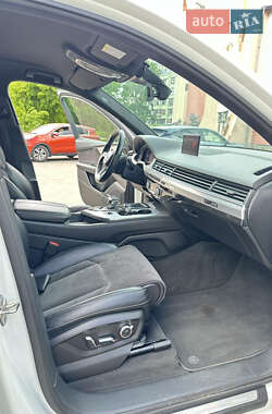 Позашляховик / Кросовер Audi Q7 2017 в 
