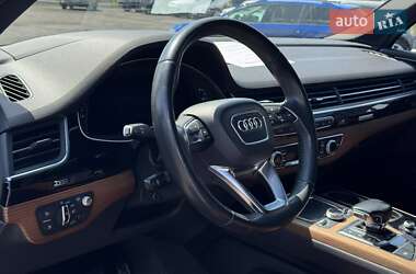 Внедорожник / Кроссовер Audi Q7 2017 в 