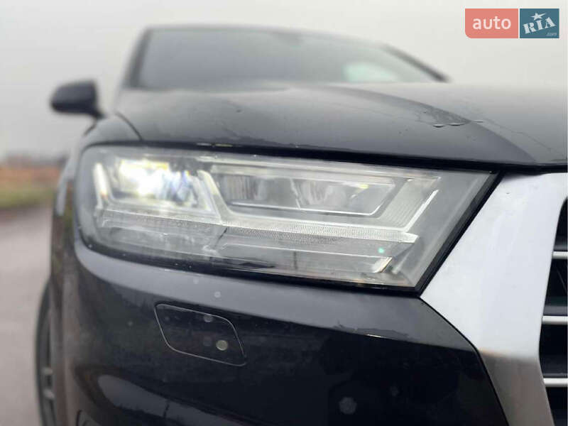 Внедорожник / Кроссовер Audi Q7 2018 в 