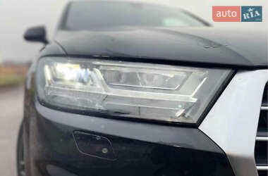 Позашляховик / Кросовер Audi Q7 2018 в 