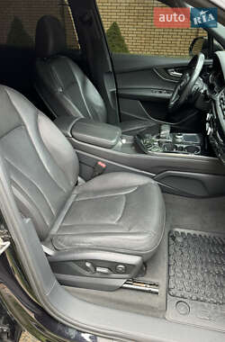 Внедорожник / Кроссовер Audi Q7 2016 в 