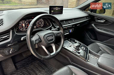 Внедорожник / Кроссовер Audi Q7 2016 в 