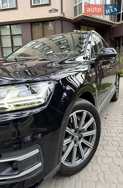 Внедорожник / Кроссовер Audi Q7 2017 в 