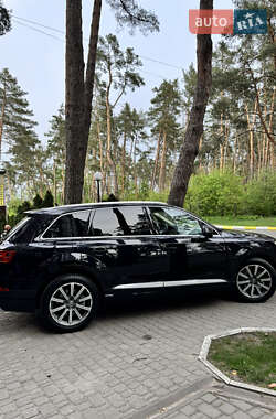 Внедорожник / Кроссовер Audi Q7 2017 в 