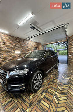 Внедорожник / Кроссовер Audi Q7 2017 в 