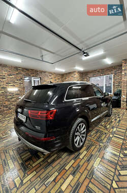 Внедорожник / Кроссовер Audi Q7 2017 в 